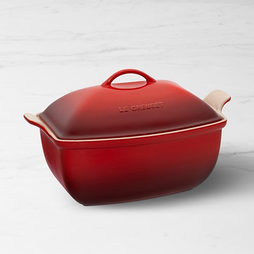 4.5qt Heritage Stoneware Deep Covered Baker Cerise