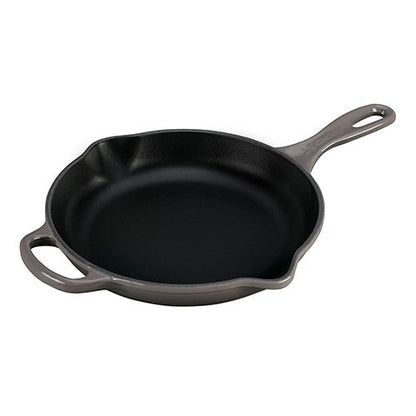 9" SIGNATURE CAST IRON SKILLET